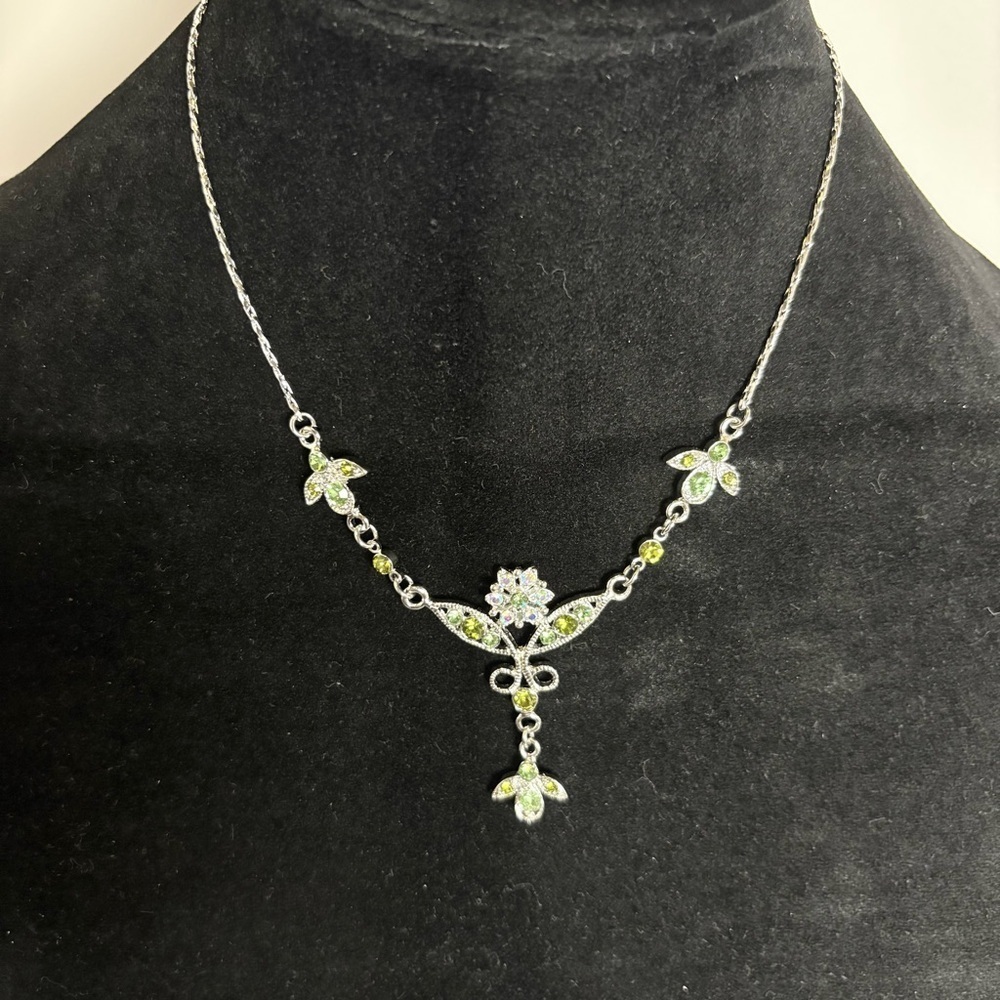 Gorgeous Silver Tone Necklace With Green and Clear Rhinestones